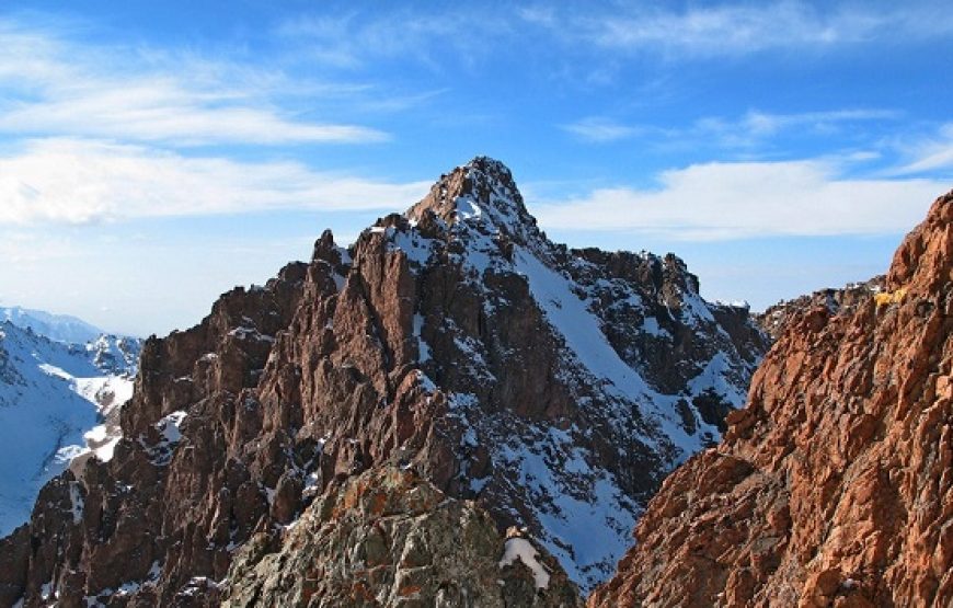 Climbing to Amangeldy Peak