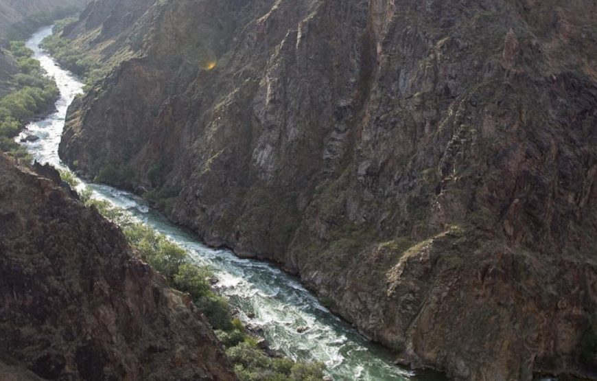 Almaty: Group Bus Full-Day Tour to Kolsay, Kaindy & Charyn Canyon